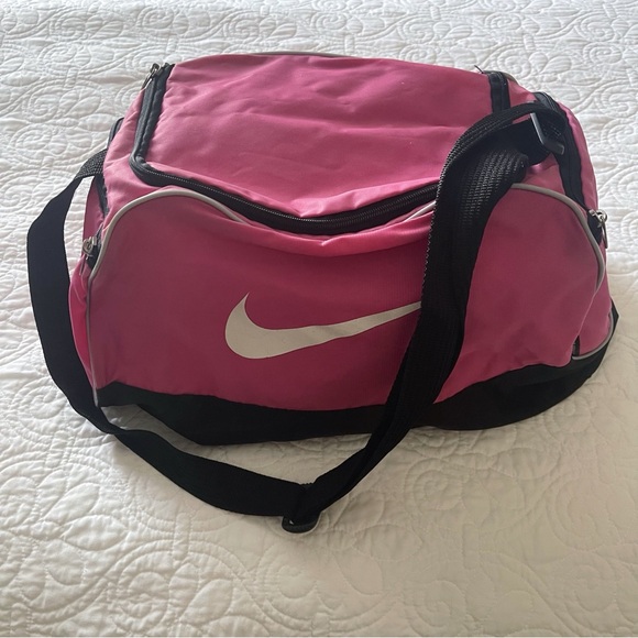 Nike Duffle Bag - Picture 1 of 5